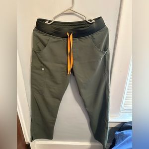 small green figs bottoms